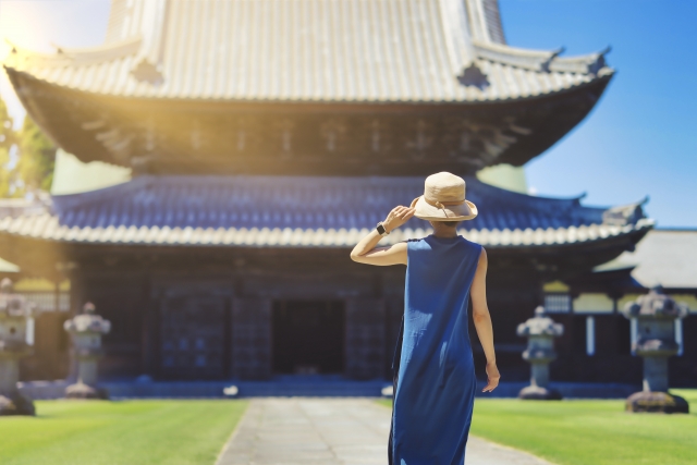 女性一人旅のイメージ